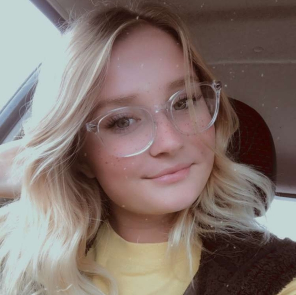 Meet your Posher, Hailey & Kelly. - Picture 5 of 7